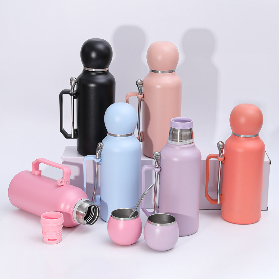 2025 New Design Football Cups 304 Stainless Steel Insulated with Handle Portable Car Outdoor With Soup Spoon Large-Capacity Travel Thermos Water Cup W