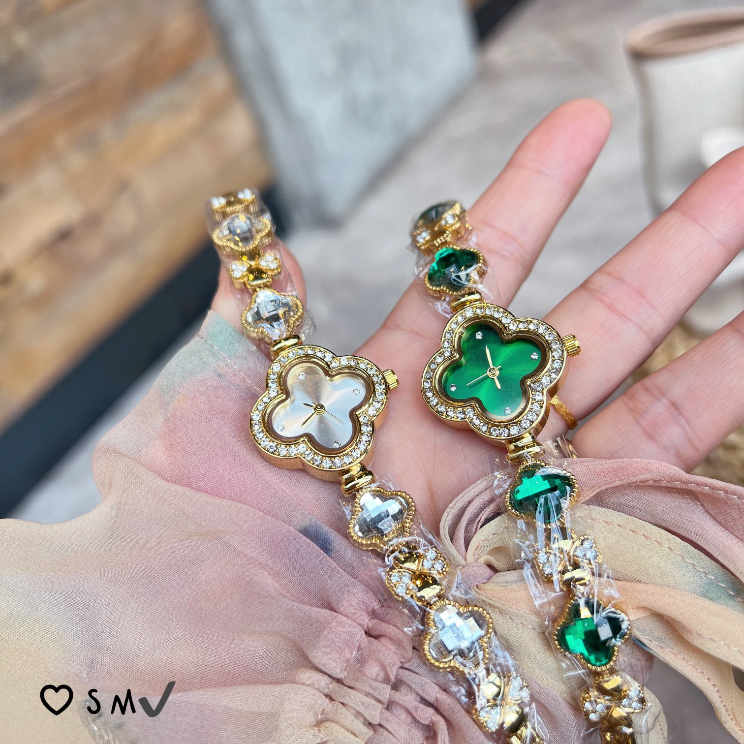Fashion Versatile Women Four Leaf Clover Bracelet Watch Popular Quartz Diamond Fashion Green Watch Designer Casual Wristwatch #55
