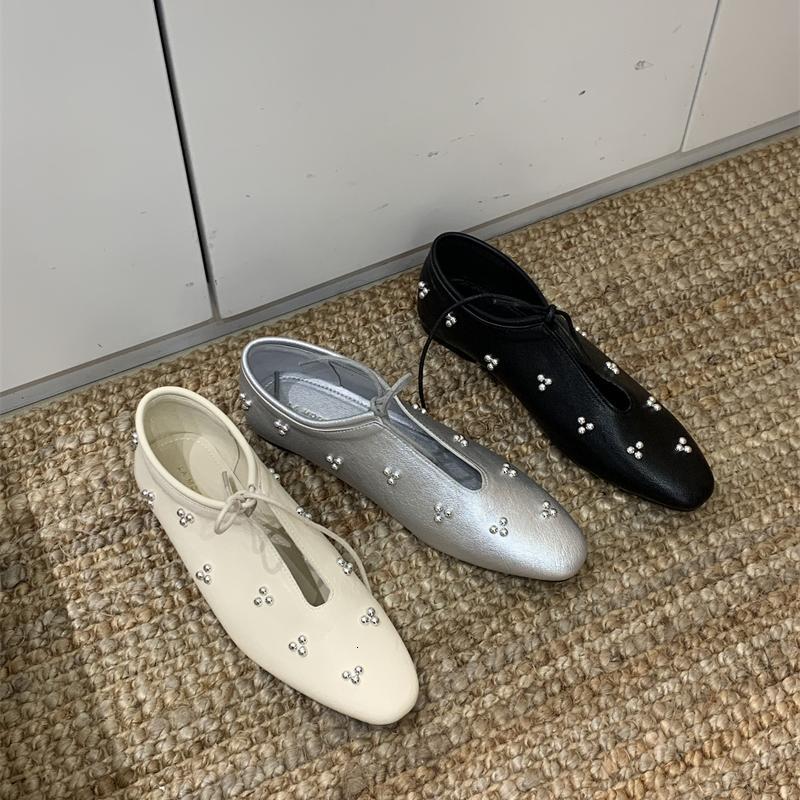 Round Toe Rivet Lace-up V-mouth Flat for Women 2025 Spring New Black Versatile Loafers Mary Jane Shoes ddmysaturn