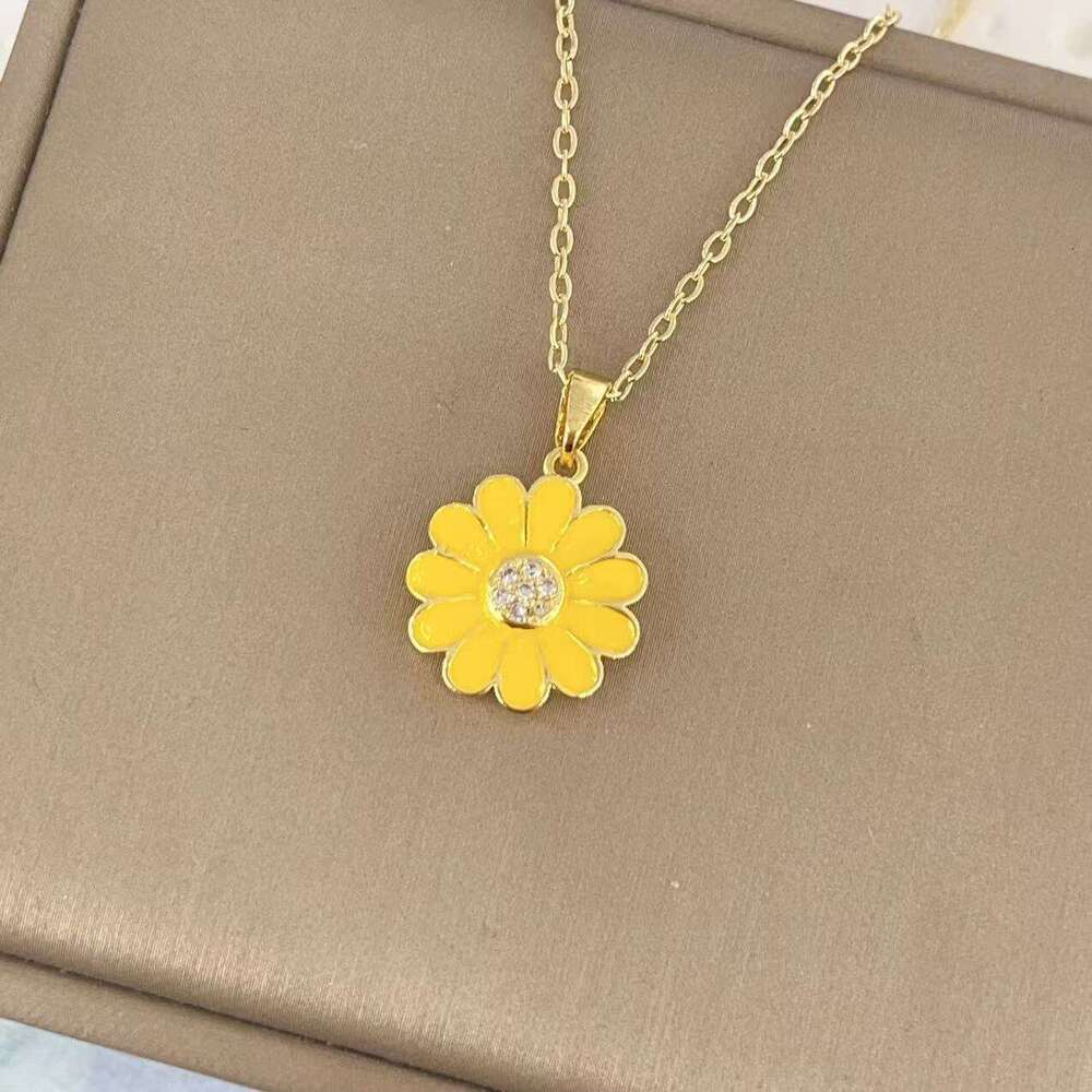 Oil Drop Yellow Daisy Flower Pendant Light Necklace For Women Summer Fresh Non-Fading Collarbone Chain F29