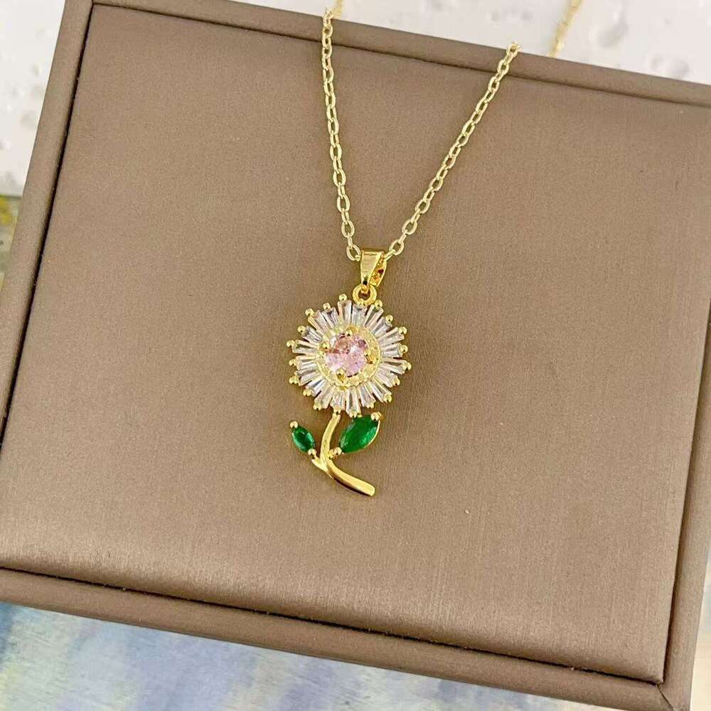 Non-Fading For Women, Internet Celebrity Suower Zircon Flower, Niche New Design Pendant, Elegant Titanium Steel Necklace F54