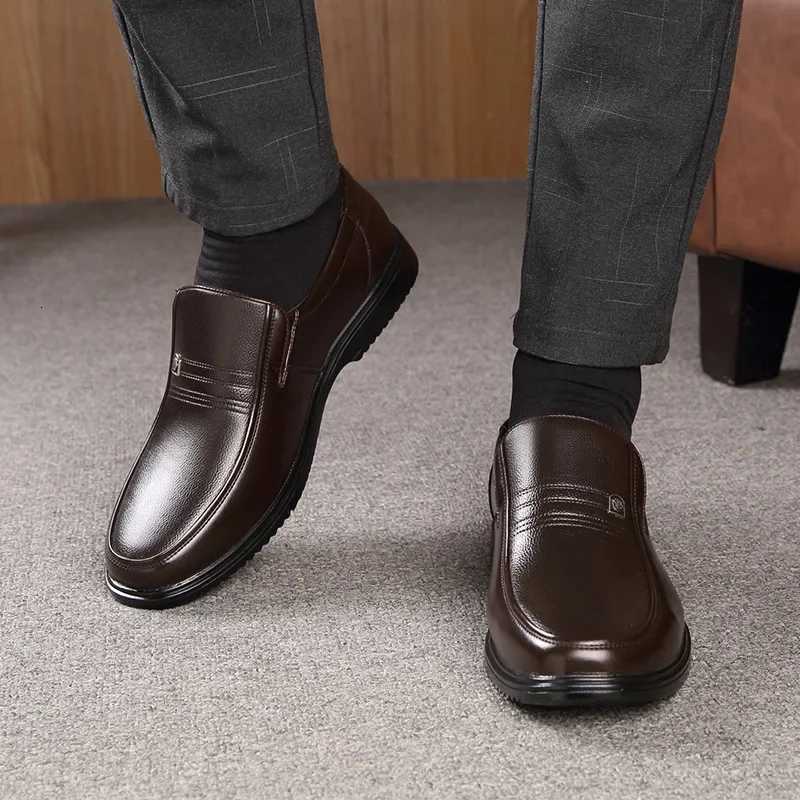 Leather Men Formal Shoes Luxury Brand Mens Loafers Dress Moccasins Breathable Slip on Black Driving Shoes Plus Size 37-46 Y250715