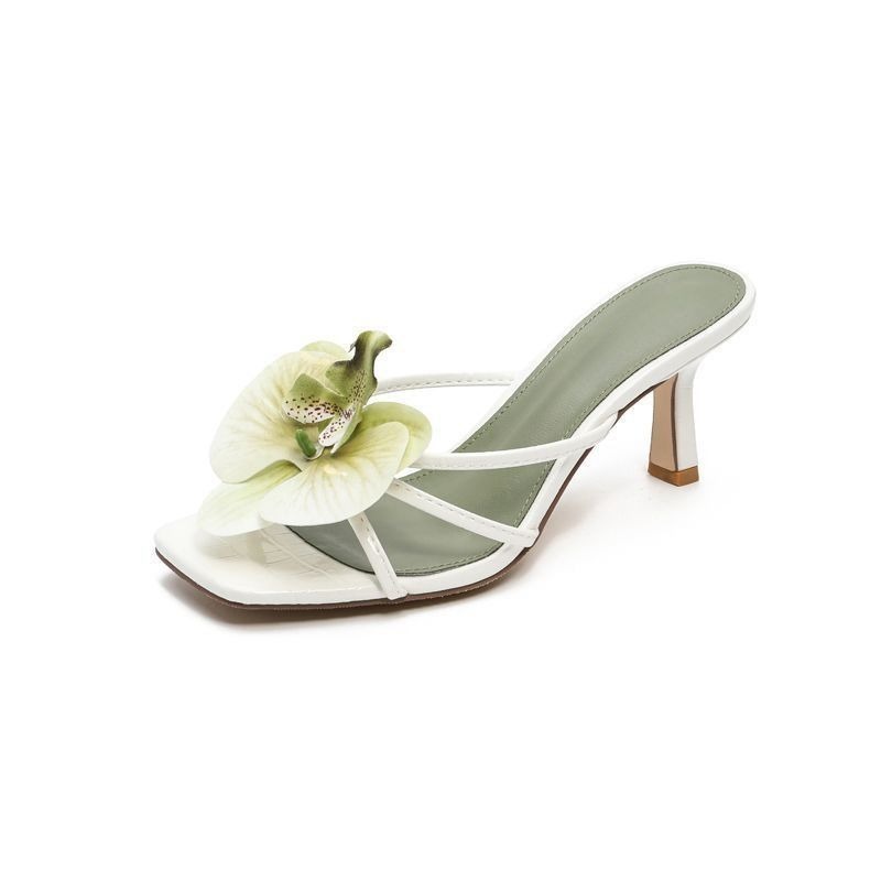 Stylish Flat-Sole Slippers for Her: Trendsetting Casual Footwear Inspired by Nature's Aesthetics
