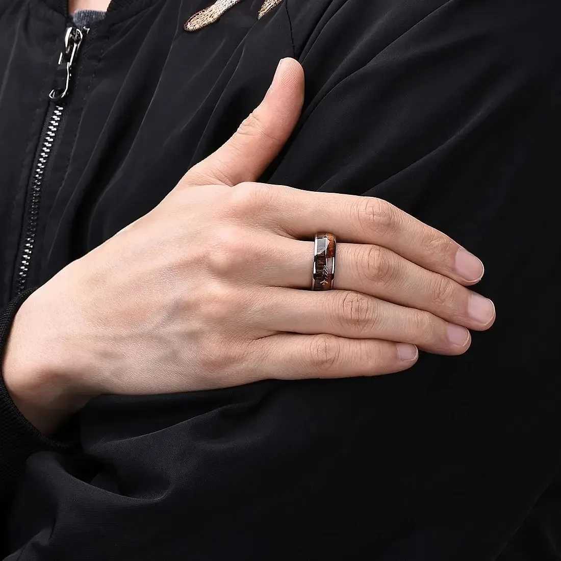 Fashion 8mm Silver Color Stainless Steel Arrow Rings for Men Women Inlaid Hawaiian Koa Wood Rings Men Wedding Band Jewelry Gifts S250716