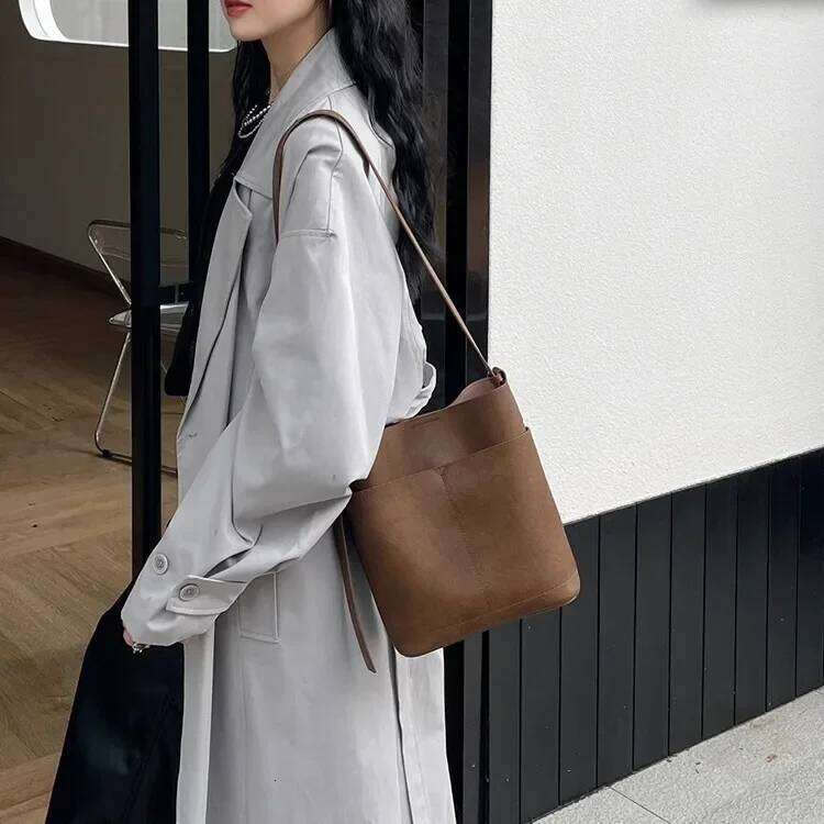 2025 Leather Large-Capacity Bucket Fashion New Trend Shoulder Armpit Crossbody Bag