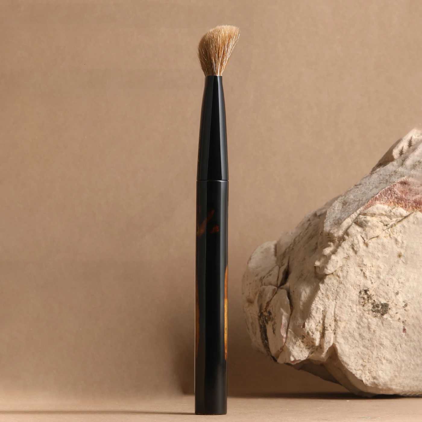23 Professional Handmade Makeup Brush Tilted Contour Blush Brush Undyed Saikoho Goat Hair Raw Lacquer Handle Makeup Brushes XJ2500716