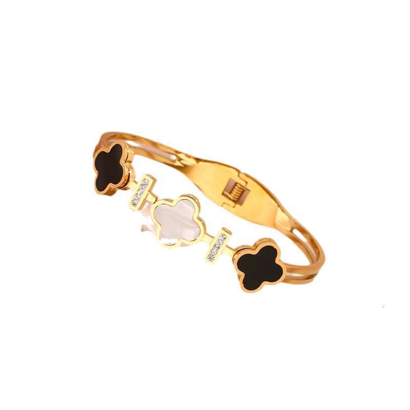 Luxury Jewelry Designer Bracelet For Women Lucky Four-Leaf Clover Chain Micro Set Zircon Charm High end Versatile Diamond Bracelet Gold Rose Gold Silv