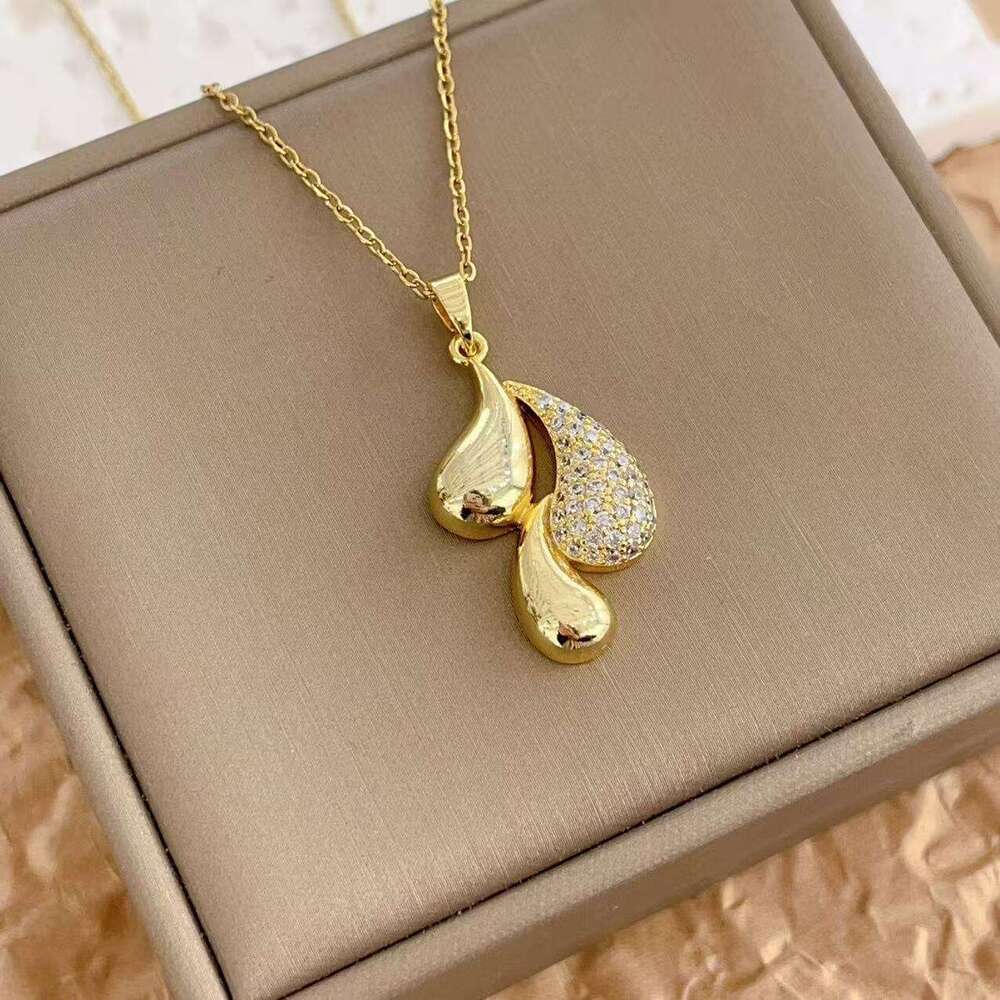 Niche Light Copper Gold-Plated Zircon Water Drop Pendant Titanium Steel Necklace For Women Versatile Non-Fading Collarbone Chain Fbe