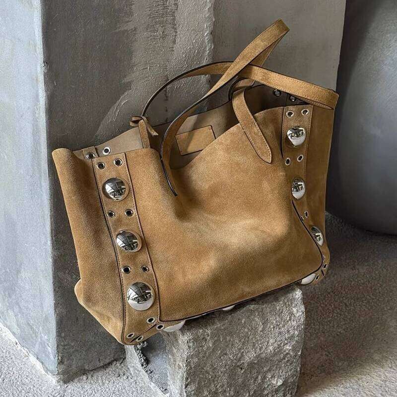 Step into sophistication effortlessly - Explore our curated collection of niche-design bags perfect for bloggers looking to add an edge to their wardrobe
