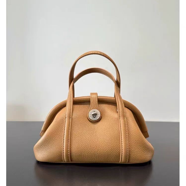 Designer 2025 New Model Vegetable Tanned Leather Clip Catfish High-end Feel Top Layer Cowhide Shell Shoulder Handbag Dumpling Light Luxury Women'