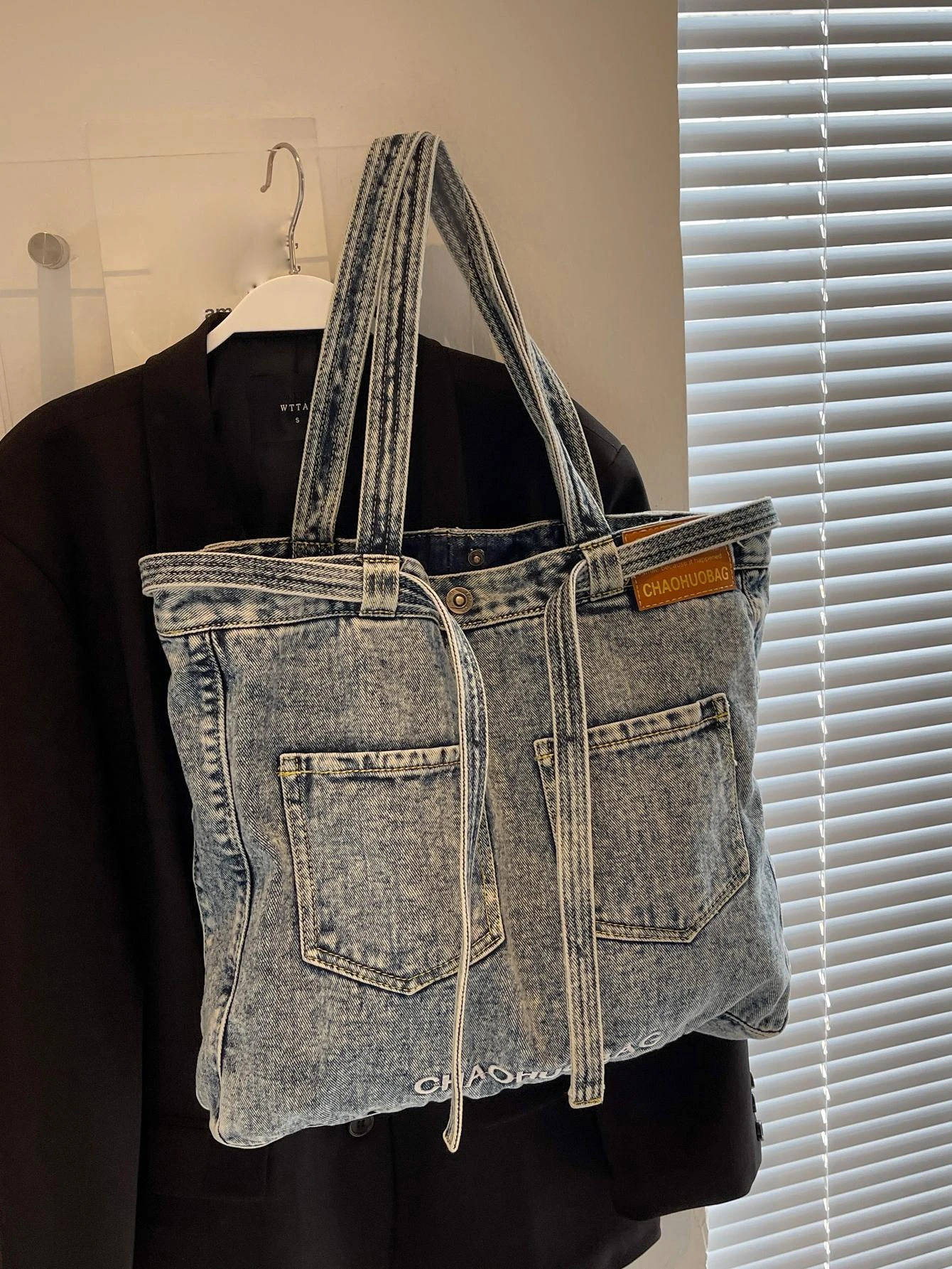 Large Shoulder Tote Bag Letter Embroidered Dual Pocket Front Double Handle Denim Fashionable Handbag Shoulder Bag 250714