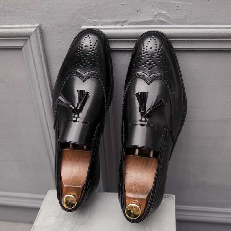 Tassel Carving Loafer Shoes Men Slip on Driving Moccasins Mens Comfortable Leather Shoes Men Wedding Shoes Fashion Casual Shoes W250716