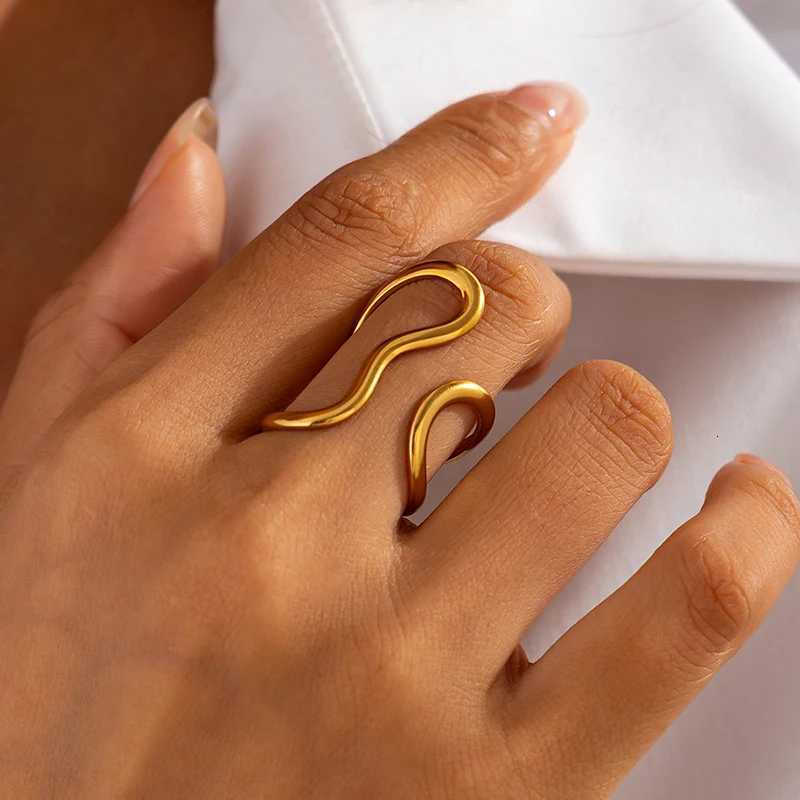 Stainless Steel Geometry Gold Color Rings for Women Men Colorfast Popular Party Personalized Exaggerated Charms Jewelry Gift S250716