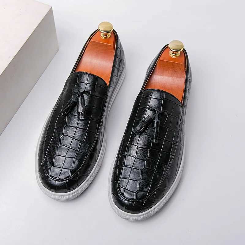Britain Fashion Men Slip On Flats Odile Pattern Patent Leather Shoes Casual Loafers Formal Dress Footwear Mens Shoes Y250715