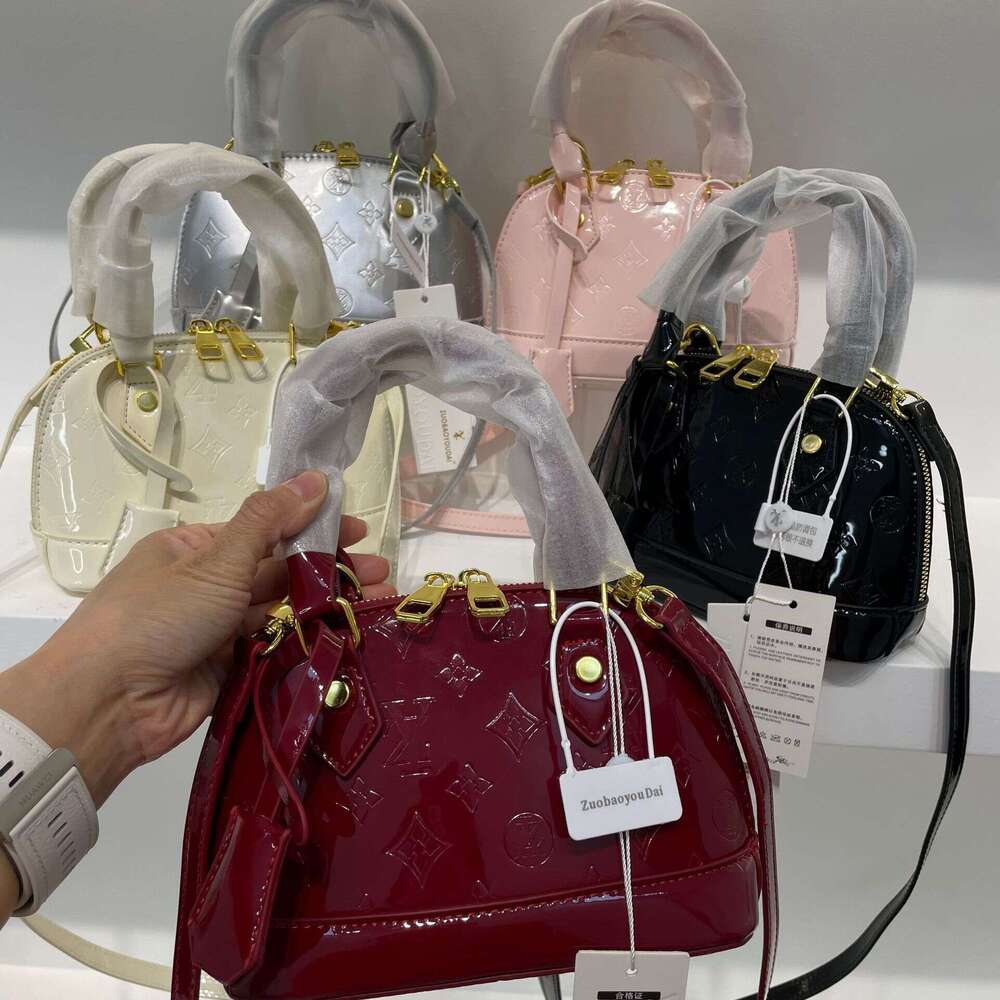 Fashion Fashion Shell Handbag 2025 New Letter Shoulder Crossbody Bag Niche Trendy Popular
