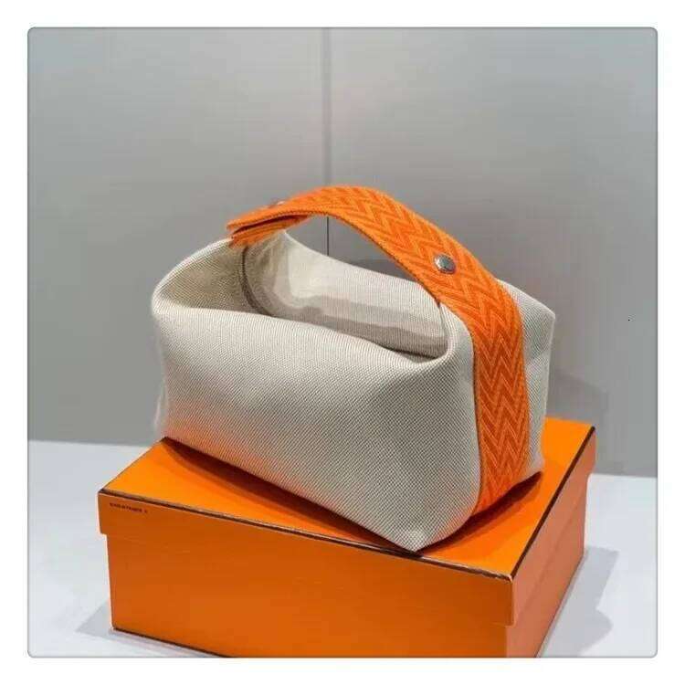 2024 New Large Capacity Canva Makeup Soft Texture Fashionable Women's Shoulder Bag Color Blocking Handbag From China