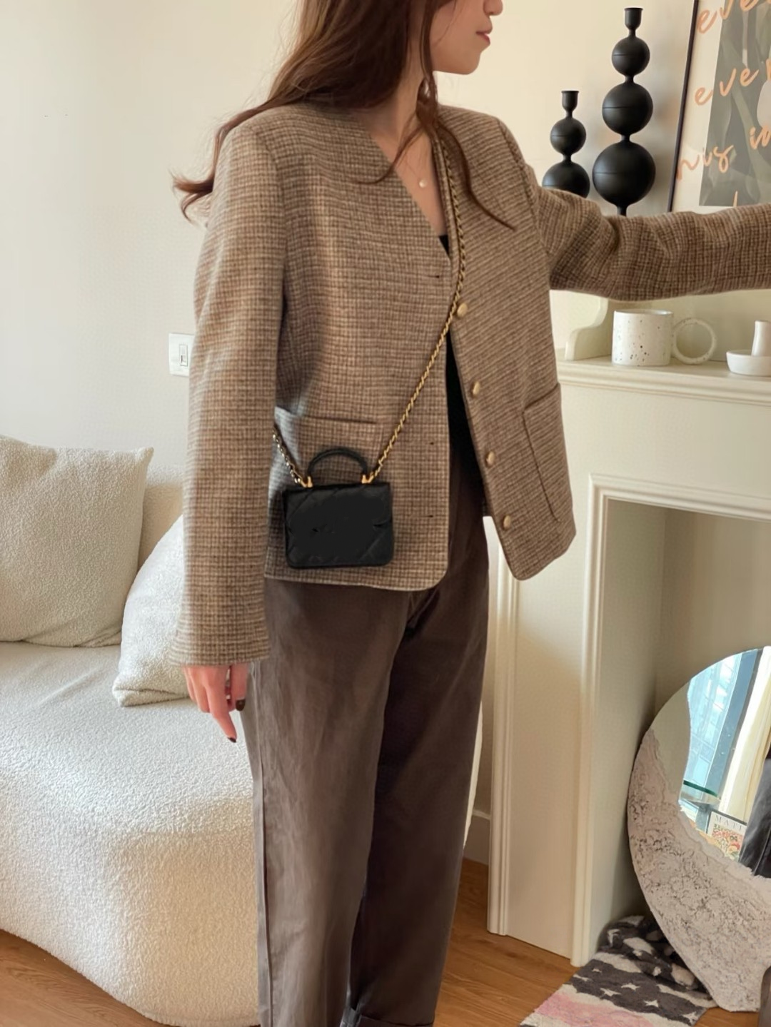 330Fashionable Compact Designer Chain Link Clutch & Cross-body Accessory