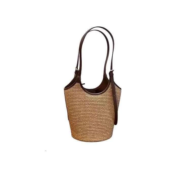 Bucket Straw 2025 New Trend This Year Popular Niche Design Single Shoulder Woven Underarm Bag for Women Summer Versatile