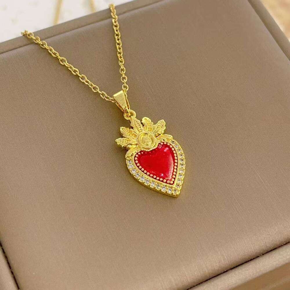 New Heart Crown Necklace Pendant For Women Copper Gold Plated Micro Pave Zircon Collarbone Chain B02