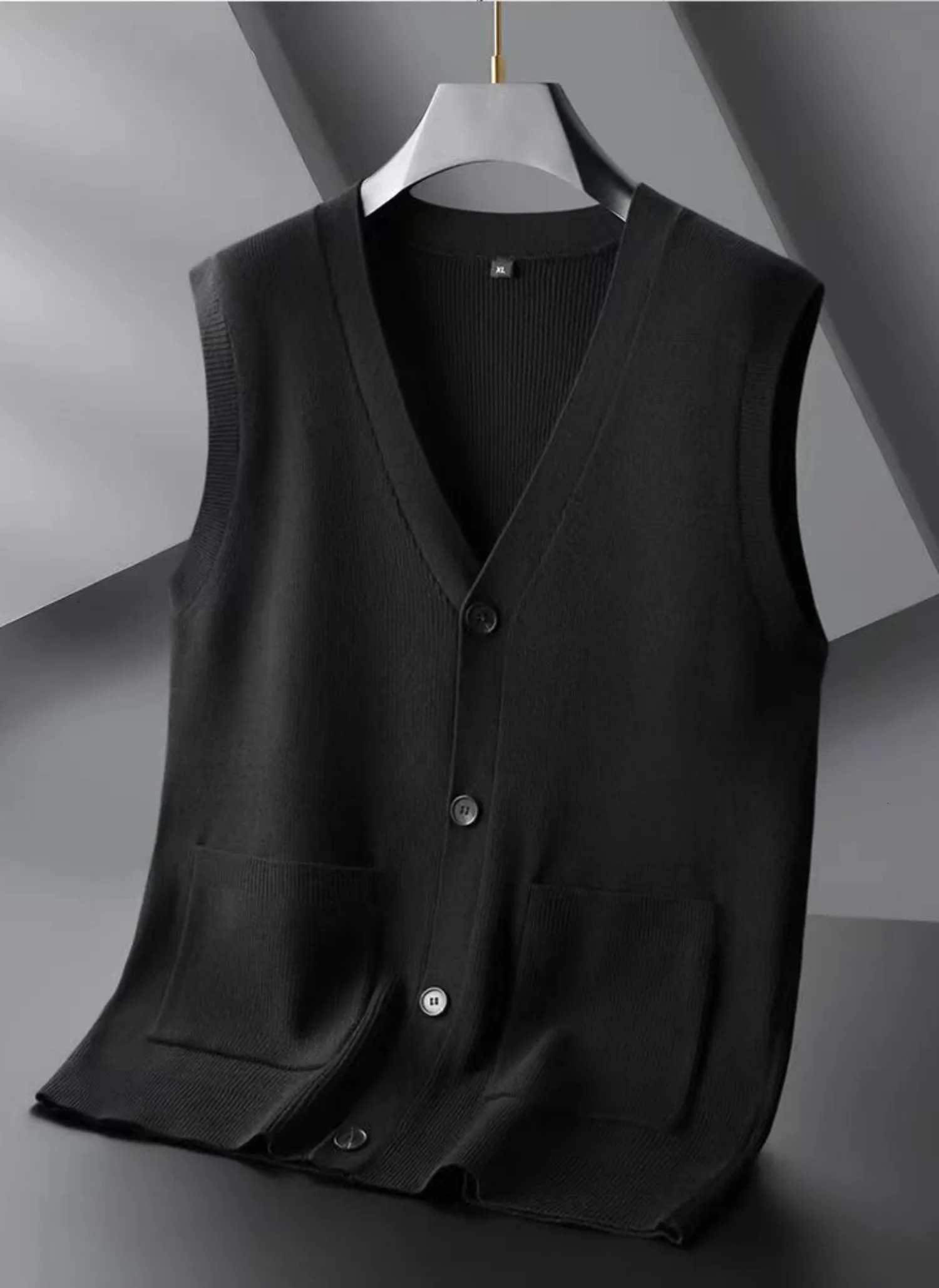 Large knitted sweater mens cardigan vest autumn and winter large loose fat sweater. 250716