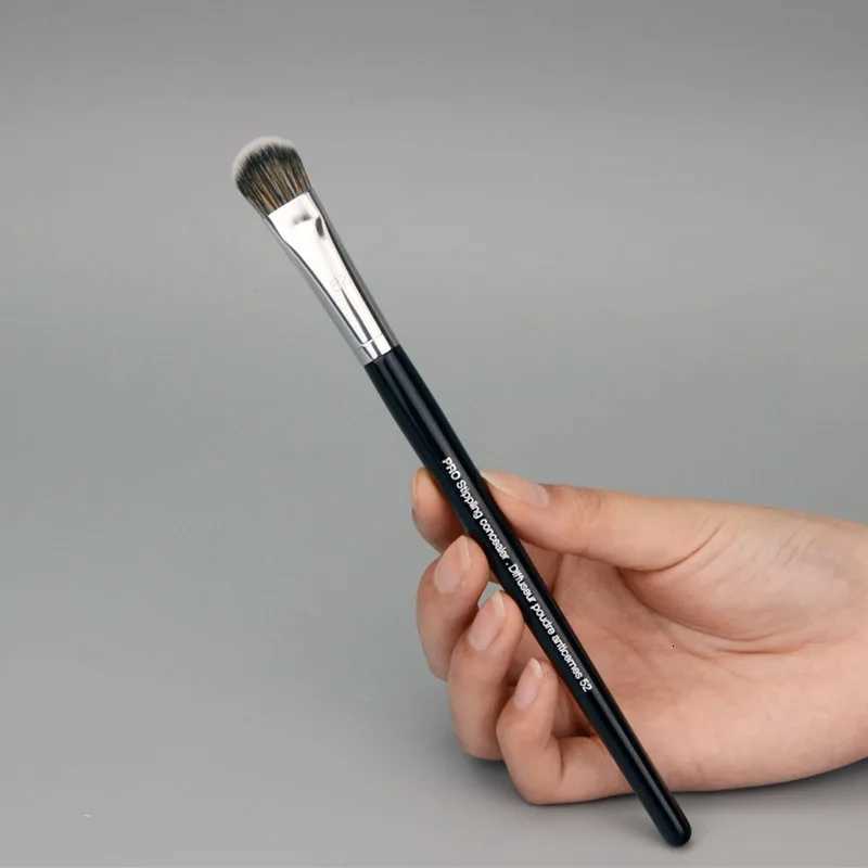 1/2 Piece Foundation Concealer Brush Face Shadow Brush Eyeshadow Stippling Concealer Brushes Makeup Tools model 52# XJ2500716