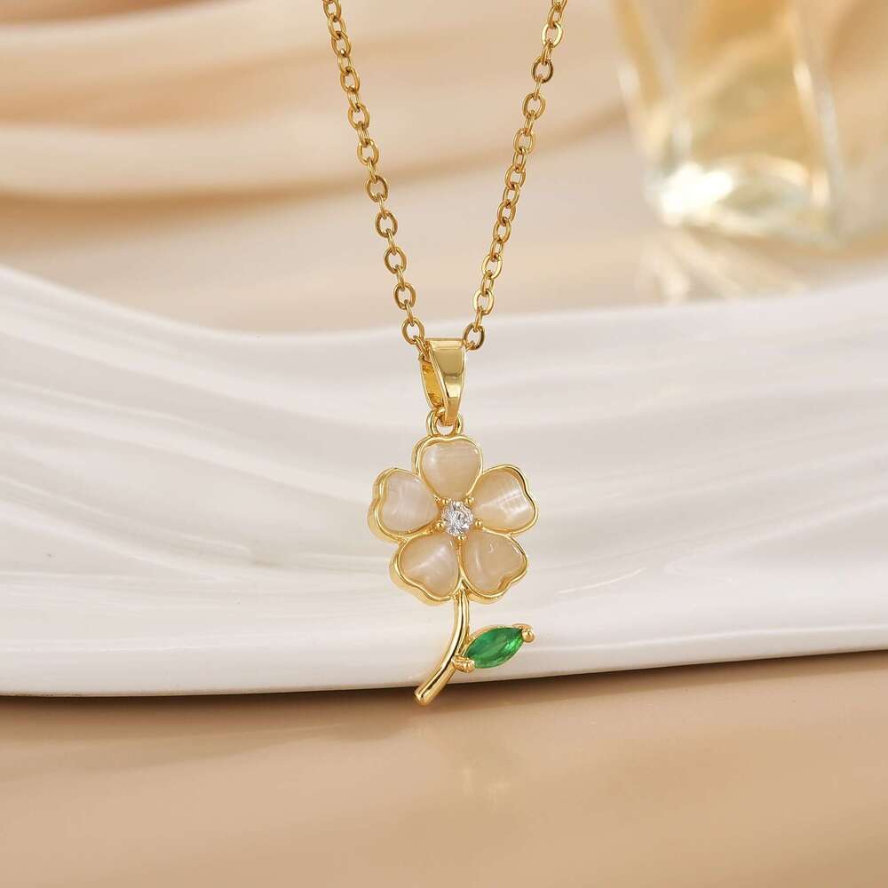 Titanium Steel Necklace For Women Cat's Eye Stone Five-Petal Flower Light Niche High-End Feel Jewelry Non-Fading Accessories F54