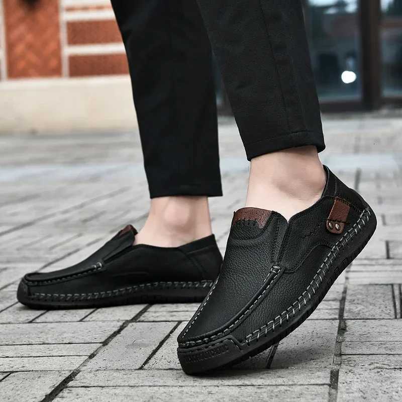 New Soft Men Loafers Slip On Leather Casual Shoes For Men Moccasins Plus Size 38-48 Flats Sneakers Men Handmade Design Man Shoes W250716