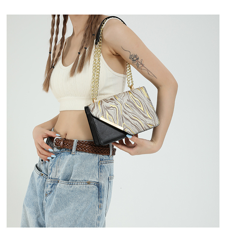 Designer 2025 Summer Style Textured Color Block Single Shoulder Trendy This Year Ladies' Aesthetic Personality Crossbody Light Luxury Women'