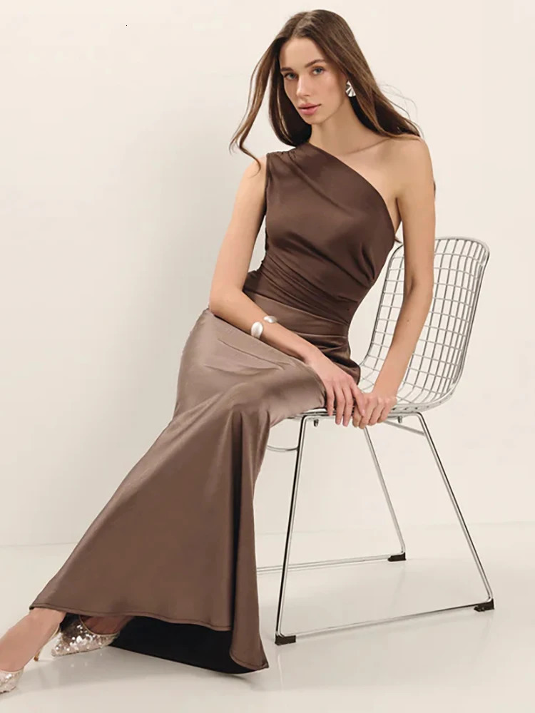 Mozision Satin Inclined Shoulder Sexy Maxi Dress Women Fashion Patchwork Sleeveless Backless Bodycon Evening Club Party Dress 250715