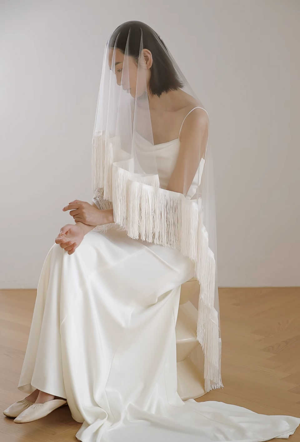 Elegant Wedding Veils One Layer Tulle Headdress New Tassel Headdress Lace Tulle White Ivory Bridal Veil Customized length Veils V3260