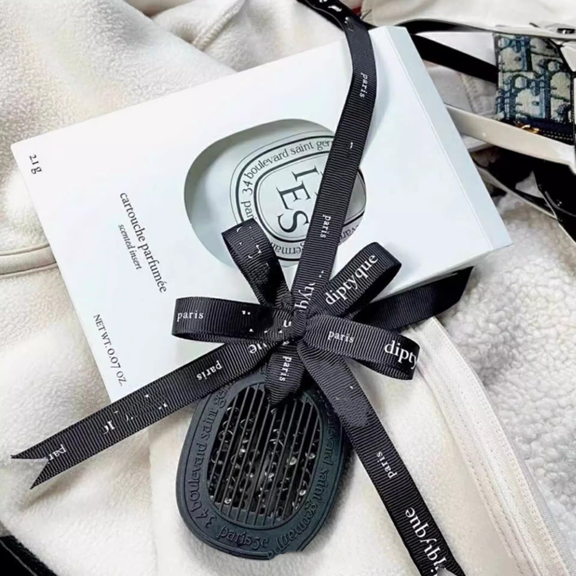 Car Aromatherapy Hanger No.34 Scent Long-lasting Vehicle Fragrance Sleek Design Easy Hanging Pleasant Aroma That Stays Keeps Car Smelling Nice