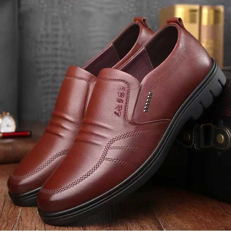 Mens Leather Shoes New Black Soft Bottom Anti-Slip and Breathable Shoes Mens Business Dress Casual Luxury Light Flat Shoes W250716