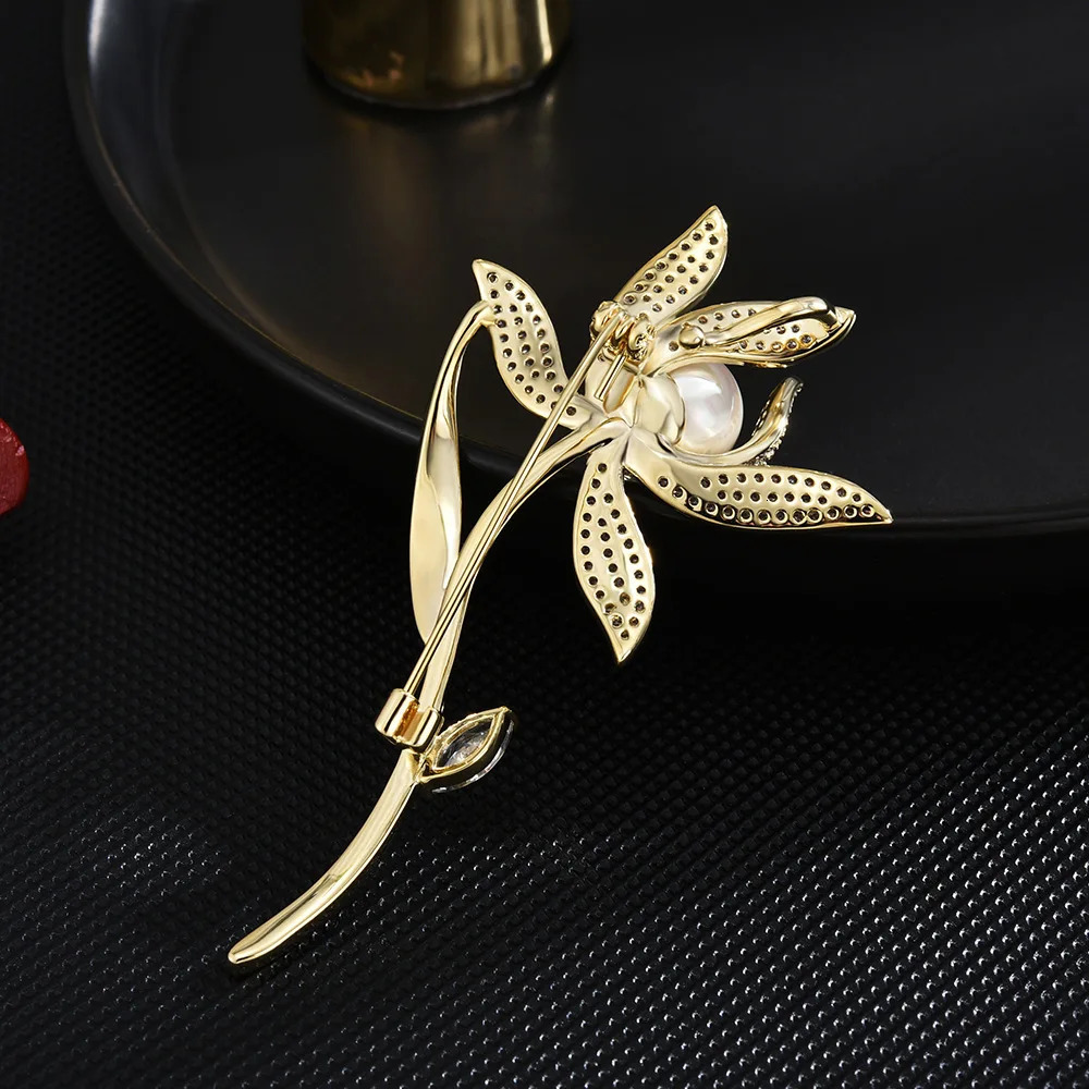 SUYU Fashionable Narcissus Corsage Copper Micro Inlaid Plant Brooch Womens Clothing Accessories 250712