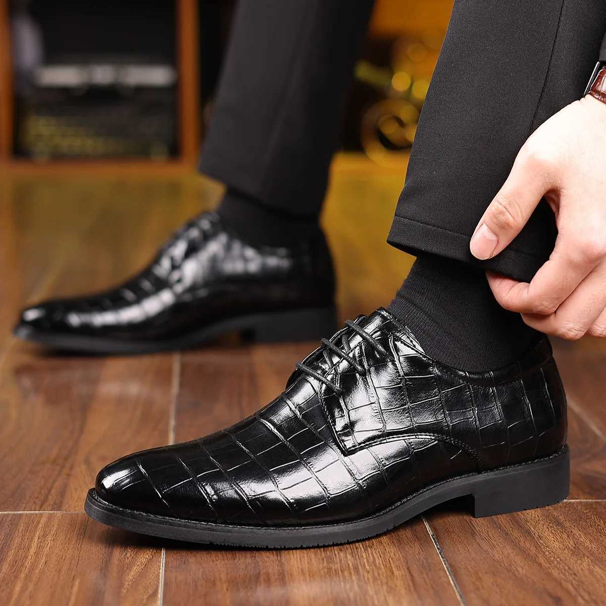 Big Size Pointed Leather Shoes for Men Fashion New Designer Solid Color Casual Wedding Shoes Male Summer Autumn Dress Shoe Man W250716
