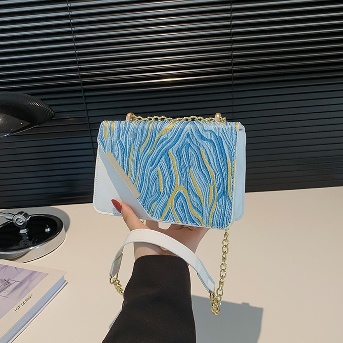 Designer 2025 Summer Style Textured Color Block Single Shoulder Trendy This Year Ladies' Aesthetic Personality Crossbody Light Luxury Women'
