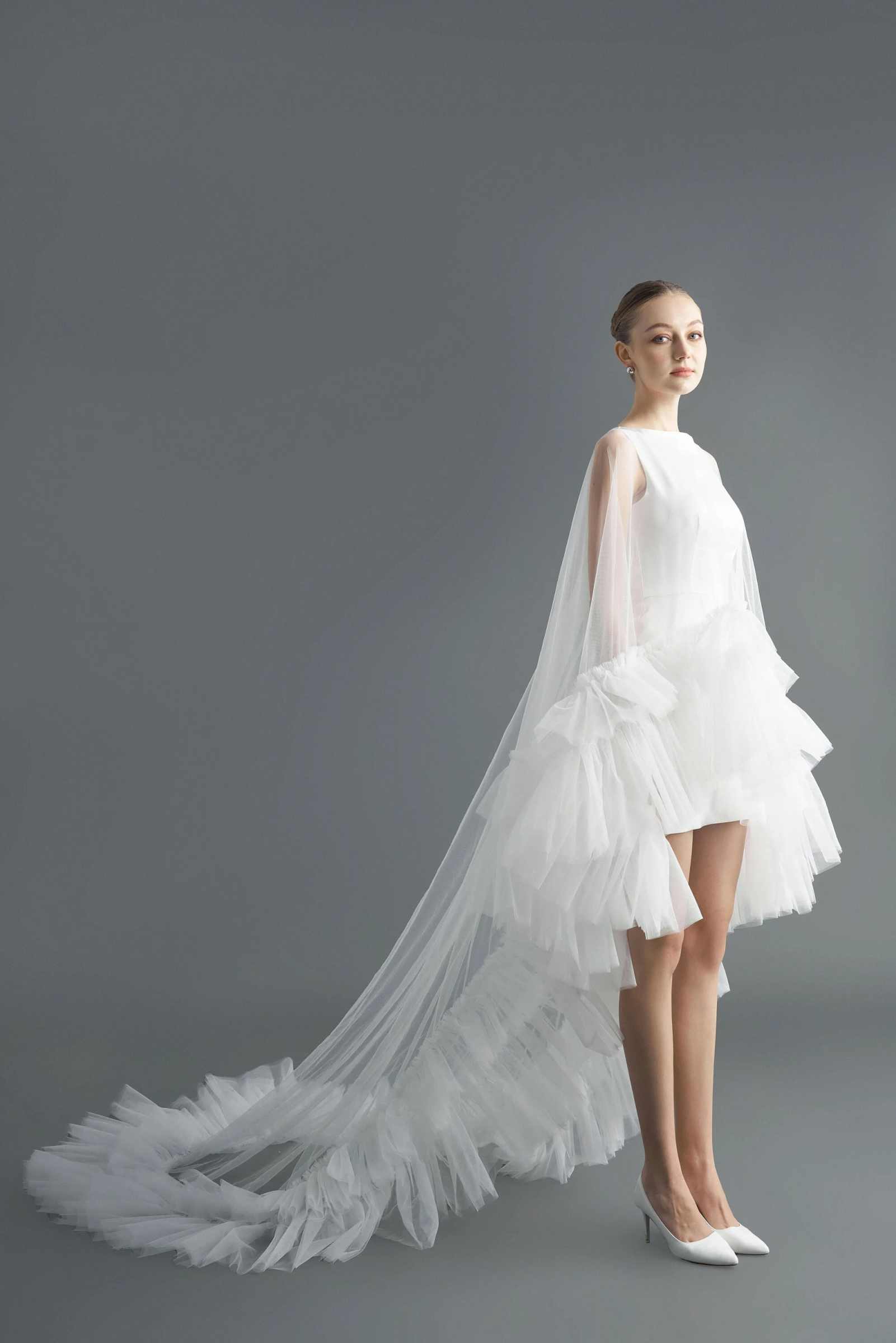 New Elegant Wedding Veils One Layer Pleat Edge Tulle Headdress Appliques Lace Tulle White Ivory Bridal Veil Customized Length Veils V3282