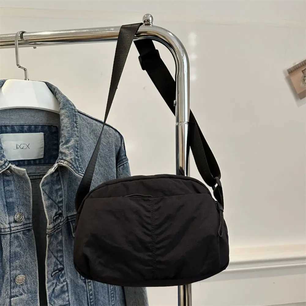 Quick-dry Nylon Square Bag Large Capacity Messenger Bag Sling Crossbody Bag Solid Color Zipper Versatile Waist Pack Sport