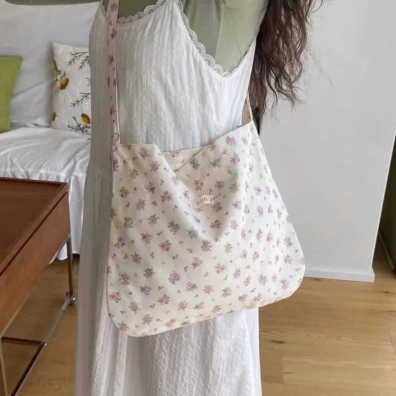 1 Piece Sweet France Style Shoulder Bag Chic Floral Crossbody Bag for Girl High Capacity Canvas Storage Bag