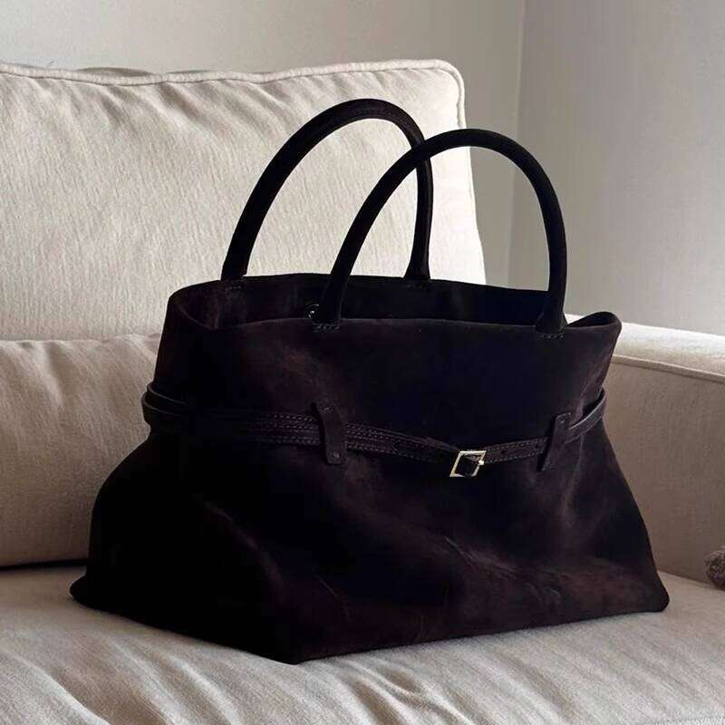 Chic Designer's Choice: Trendy Faux Leather Shoulder/Handbag Perfect for Any Occasion
