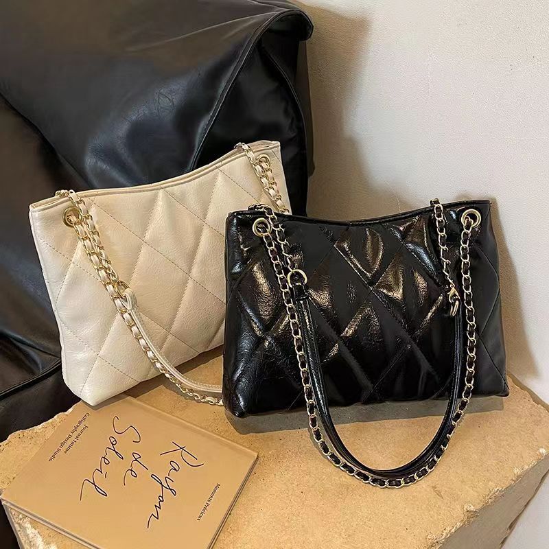 Designer 2025 New Niche Design French Chain Shoulder Crossbody Student Versatile Going Out High-Value Light Luxury Women's Bag