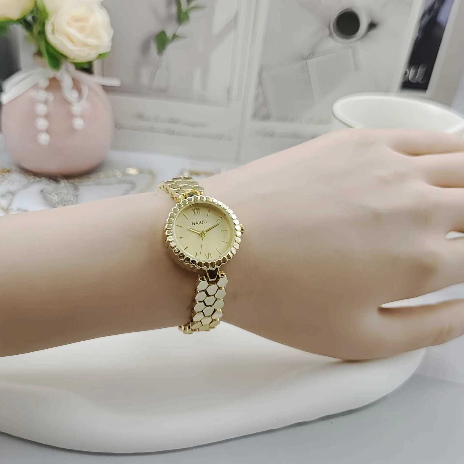 Fashion Senior Temperament Disc Alloy Str Quartz Wrist Watch for Womens Girl Gift Jewelry Accessory Relgio Y250715
