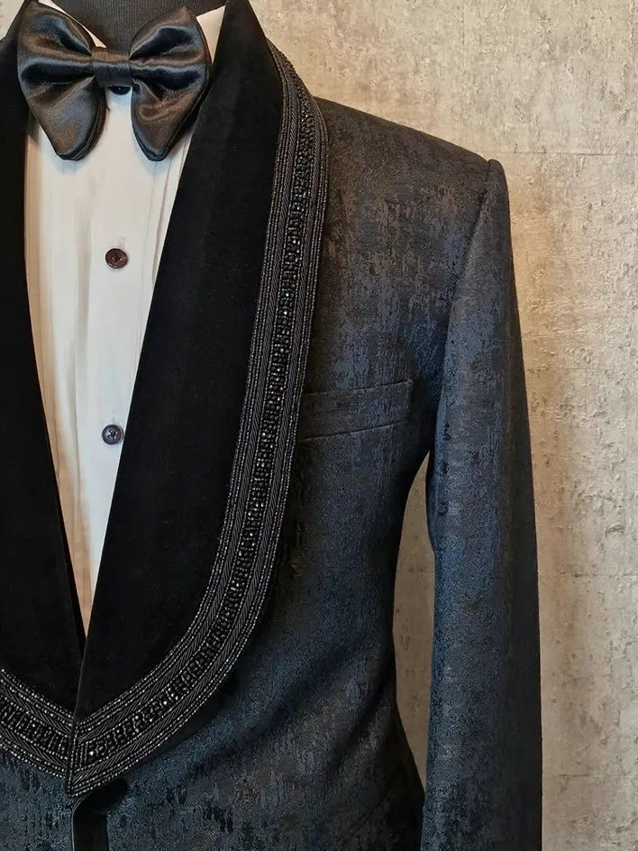 Exquisite Beaded Wedding Tuxedos Black 2 Pieces Jacket Pants Shawl Lapel Men Suits Handsome Jacquard Groom Blazers Customized