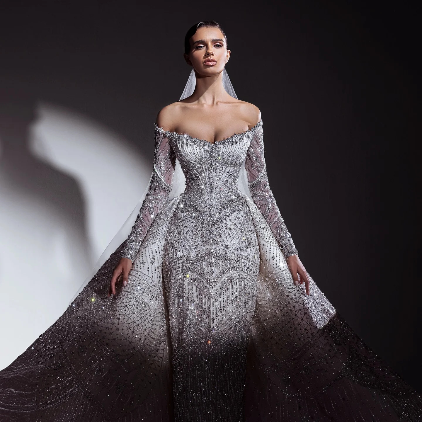 Exquisite Crystal Sheath Wedding Dress Beaded Long Sleeve Bridal Dress with Detachable Train Customized vestidos de novia