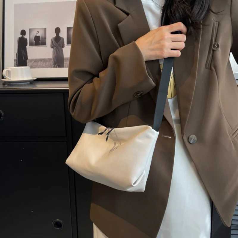 Casual Nylon Crossbody Bags for Women Large Capacity Womens Shoulder Bag Leisure Sports Dumpling Bag Men Travel Shopping Bag