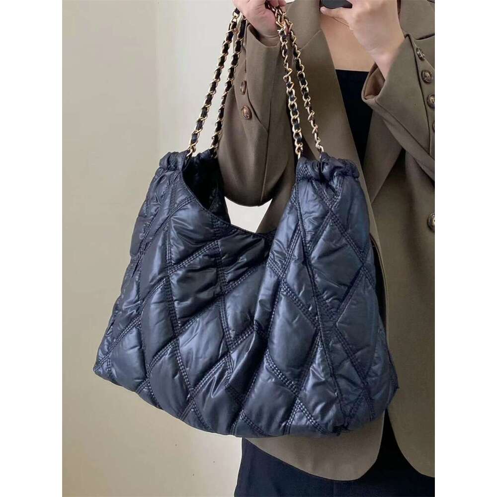 Premium Insulated Quilting Design: Stylish & Practical Korean Fashionable Large Tote Bag