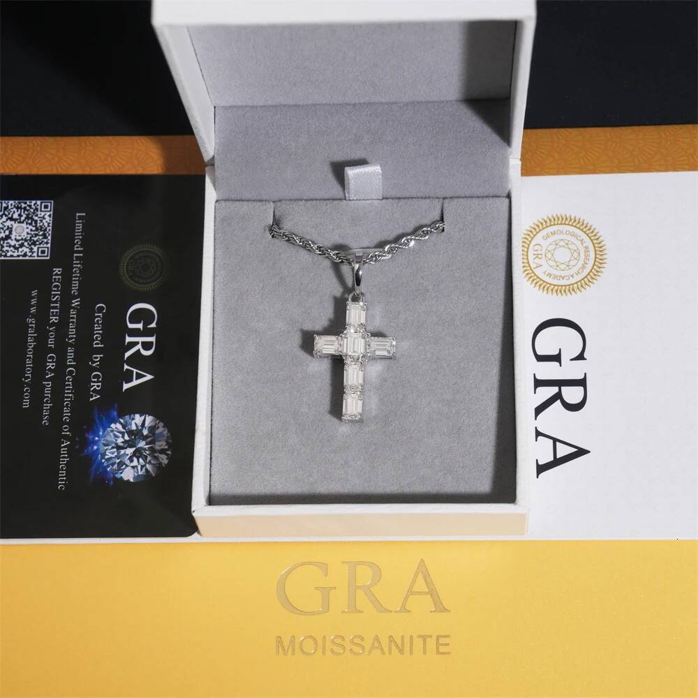 New Arrival 925 Silver Emerald Cut Moissanite Cross Pendant Hip Hop Jewelry Suitable for 4mm Tennis Chain