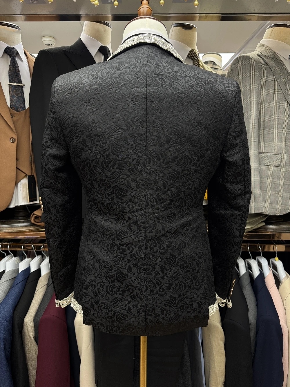 Elegant Men Suits Tailor-Made 3 Pieces Shawl Lapel Jacket Beading Blazer Jacquard One Button Groom Customized Coat Vest Pants Plus Size