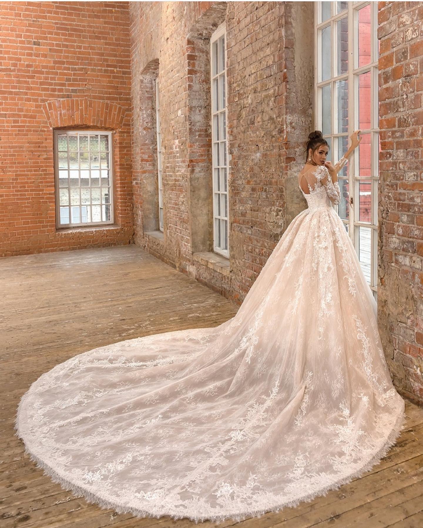 Gorgeous Wedding Dresses Long Sleeve Ball Gown Appliques Lace A Line Bridal Gowns Zipper Chapel Customized Vestidos De Novia
