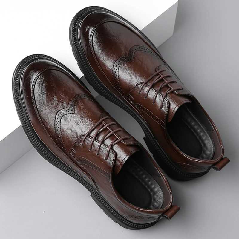 Men Brogue Leather Casual Shoes Luxury Brand Soft Mens Sneakers Breathable Moccasins Mens Walking Wedding Shoes Mens Shoes W250716