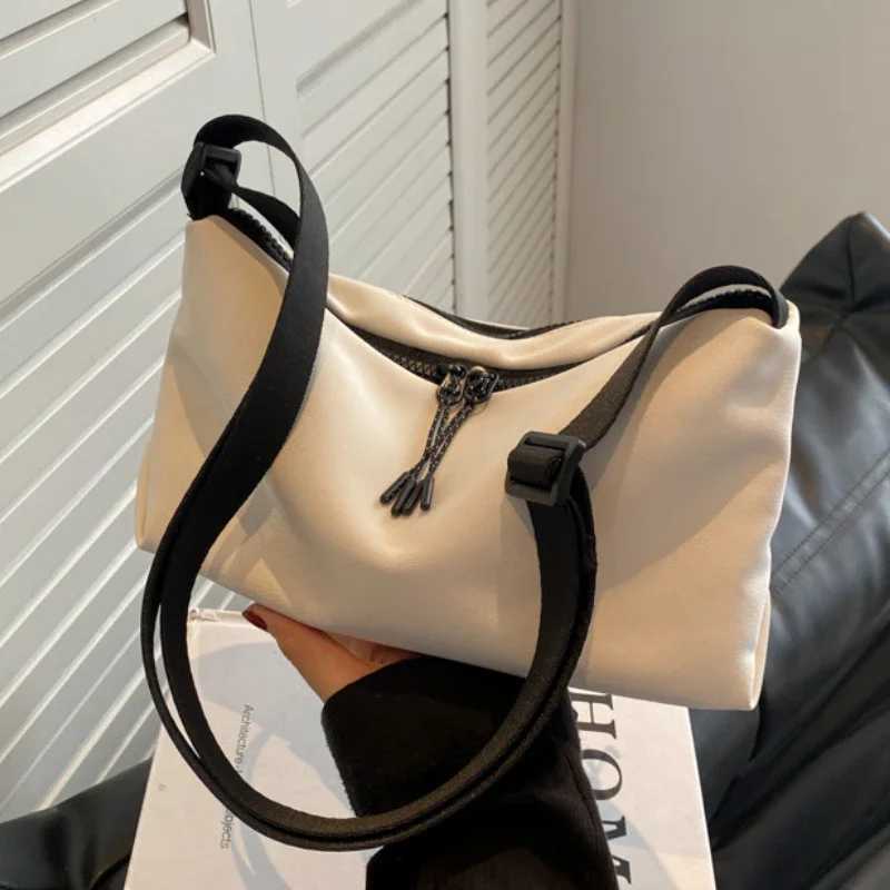 Casual Nylon Crossbody Bags for Women Large Capacity Womens Shoulder Bag Leisure Sports Dumpling Bag Men Travel Shopping Bag